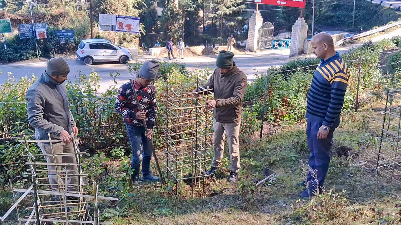 रिंगाल से बने ट्री गार्ड सिविल सोयम की नई पहल