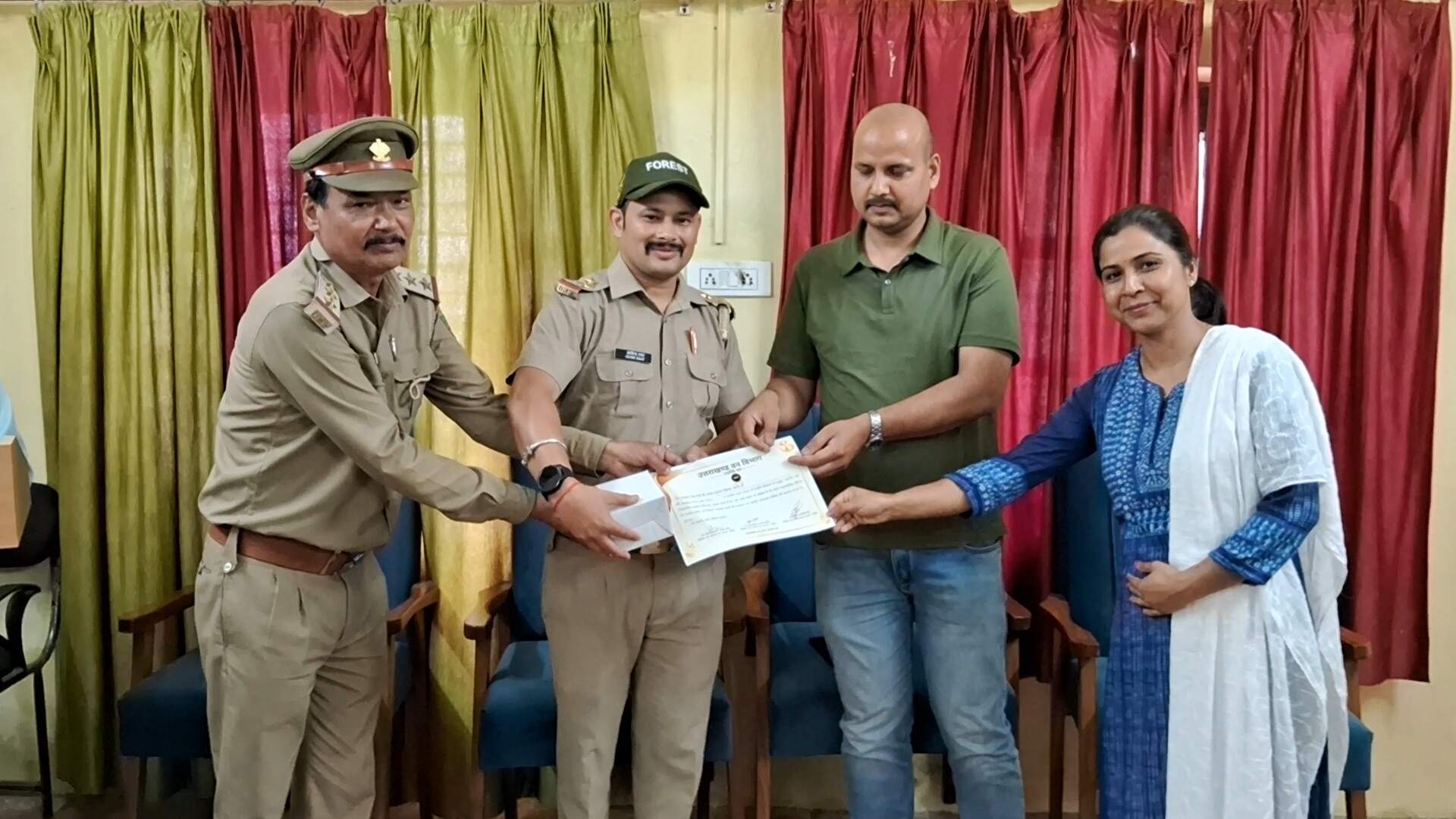 वन अग्नि सुरक्षा में तत्पर काम करने वाले 35 कर्मचारियों का हुआ सम्मान