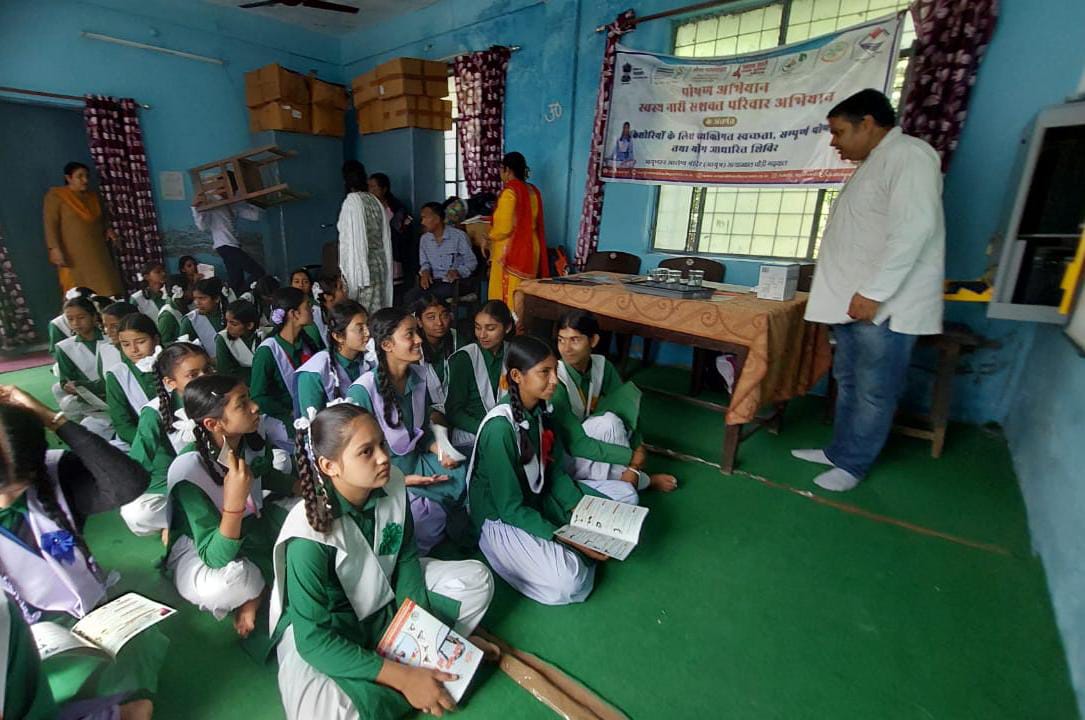 सत्याखाल में किशोरियों हेतु स्वच्छता पोषण व योग शिविर का हुआ आयोजन