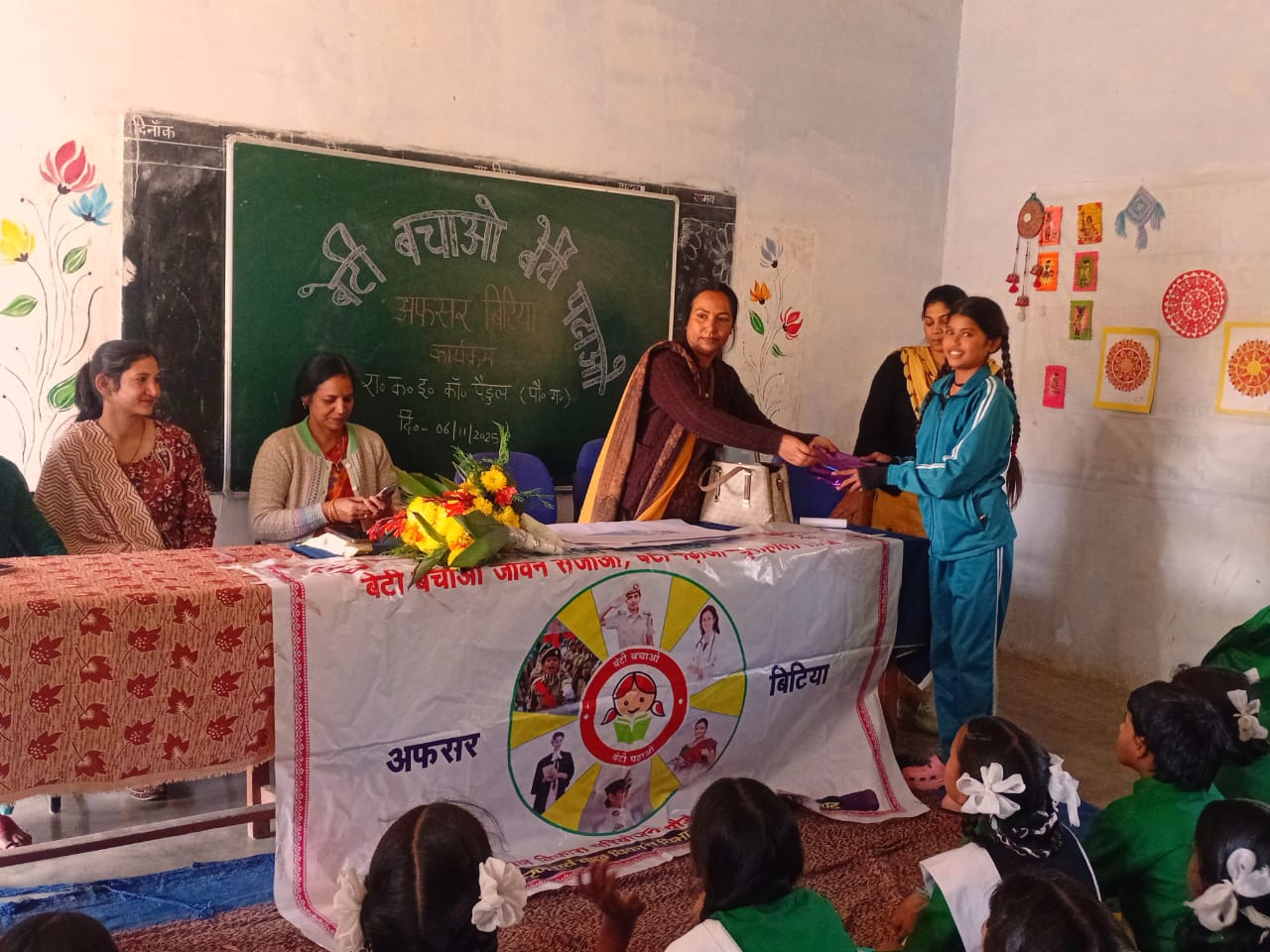 राज्य स्थापना दिवस पर राजकीय बालिका इंटर कॉलेज पैडुल में अफसर बिटिया कार्यक्रम आयोजित