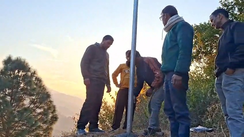 मानव–वन्यजीव संघर्ष कम करने की दिशा में बड़ा कदम, अति संवेदनशील गांवों में लगाई जा रहीं सोलर लाइटें