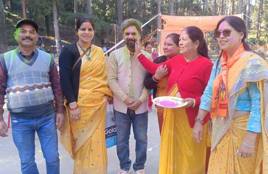 कंडोलिया पार्क में जिला पंचायत सदस्य अनुज कुमार ने आयोजित किया भव्य होली मिलन समारोह