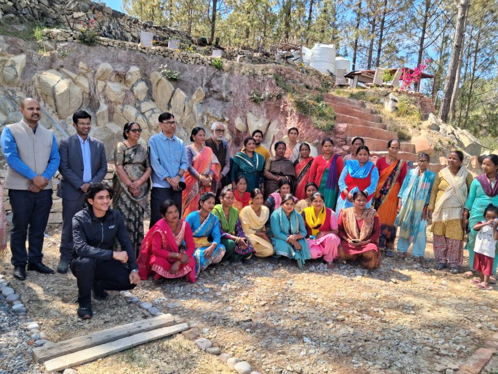 वन अग्नि सुरक्षा और रोजगार पर जोर: कमेडा में ग्रामीणों से संवाद, लीसा वेदोहन को बढ़ावा