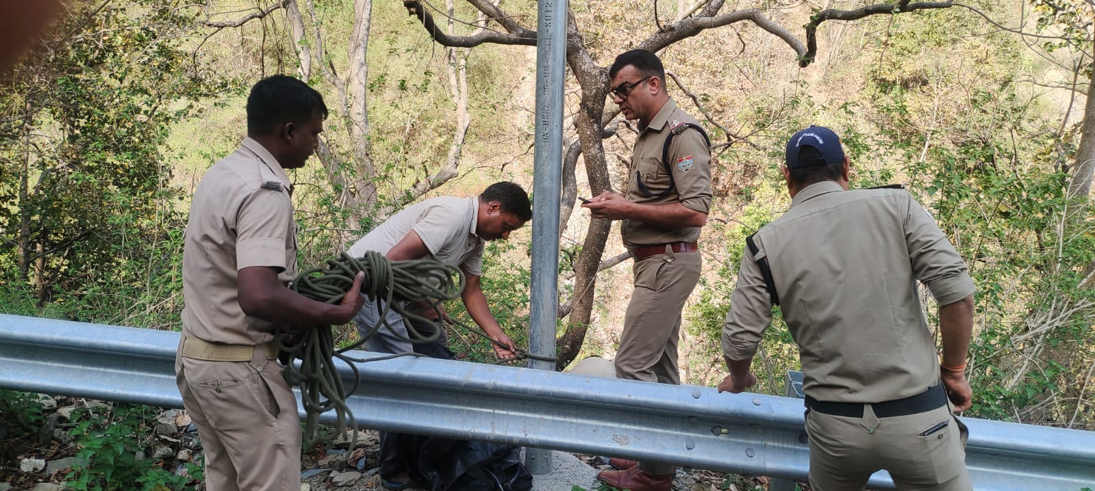 सबदरखाल के पास दर्दनाक हादसा: खाई में गिरी कार, एक की मौत, पांच घायल