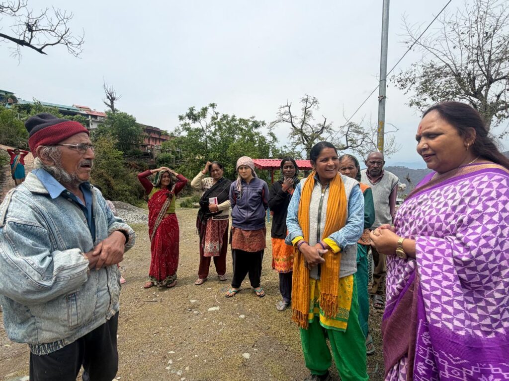 कोट ब्लॉक में कांग्रेस नेत्री अरुणा कुमार का जनसंपर्क