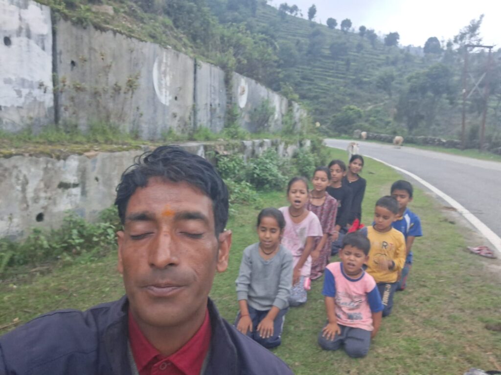 योग प्रशिक्षकों ने उठाई मानदेय और योग नीति की मांग, काली पट्टी बांधकर मनाएंगे अंतरराष्ट्रीय योग दिवस