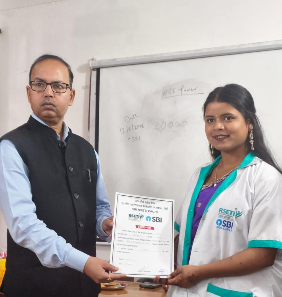 ग्रामीण स्वरोजगार प्रशिक्षण संस्थान (RSETI), पौड़ी गढ़वाल में जूनियर ब्यूटी प्रैक्टिशनर एवं बैम्बू एंड केन क्राफ्ट प्रशिक्षण कार्यक्रमों का सफल समापन
