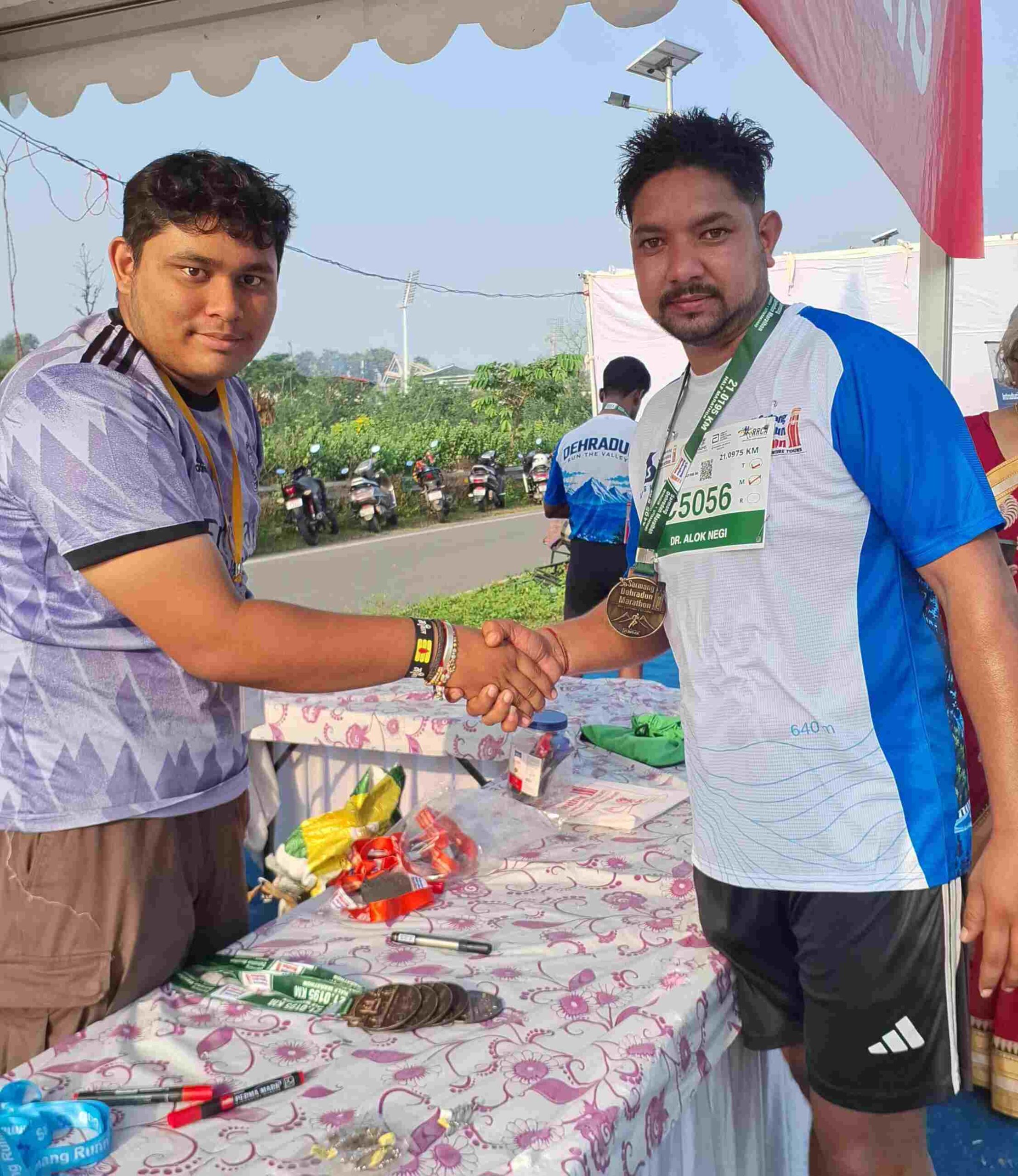 देहरादून हाफ मैराथन में फिर चमके गढ़वाल विश्वविद्यालय के धावक डॉ. आलोक 